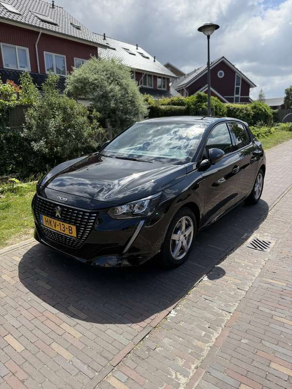 Zwart Gebruikt 2021 Peugeot 208 Allure Hatchback | € 15.300 (Super prijs) - Afbeelding 1/4