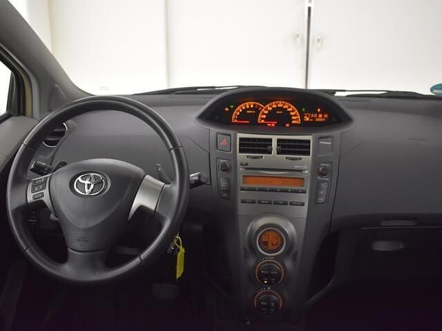 Occasion Toyota Yaris 101 PK (74 kW) 2010 Grijs Hatchback