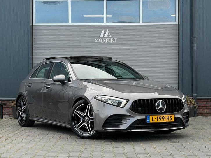 Grijs Occasion 2020 Mercedes A180 Business Hatchback | € 23.950 (Eerlijke prijs) - Afbeelding 1/4