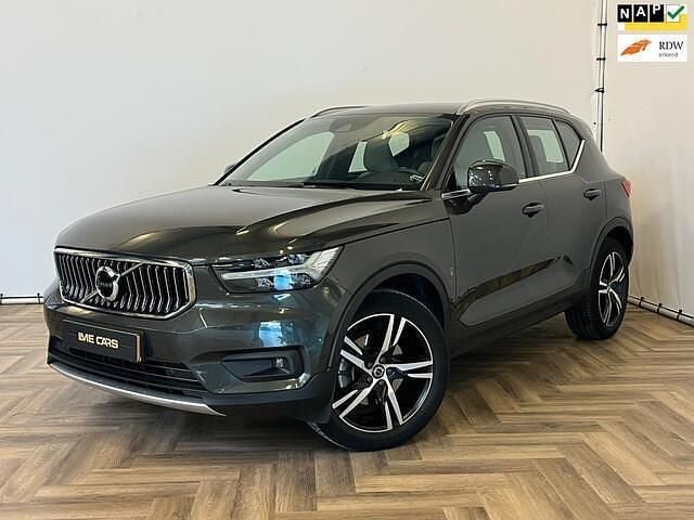 Grijs Gebruikt 2018 Volvo XC40 Inscription SUV | € 25.900 (Eerlijke prijs) - Afbeelding 1/4