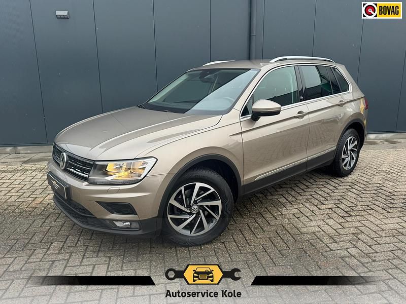 Beige Occasion 2021 VW Tiguan Comfortline SUV | € 19.835 - Afbeelding 1/4