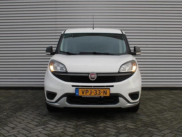 Wit Gebruikt 2022 Fiat Doblò Trekking MPV | € 11.950 (Goede deal) - Afbeelding 1/3
