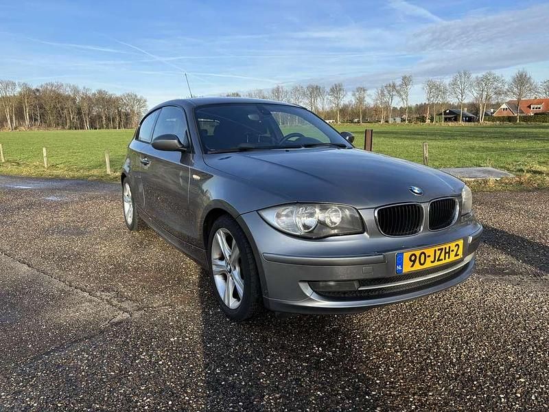 Occasion BMW 118 143 PK (105 kW) 2009 Grijs Hatchback