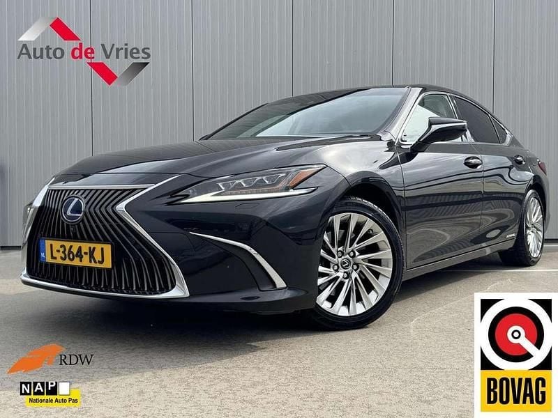 Zwart Gebruikt 2021 Lexus ES300 President Line Sedan | € 34.995 - Afbeelding 1/4