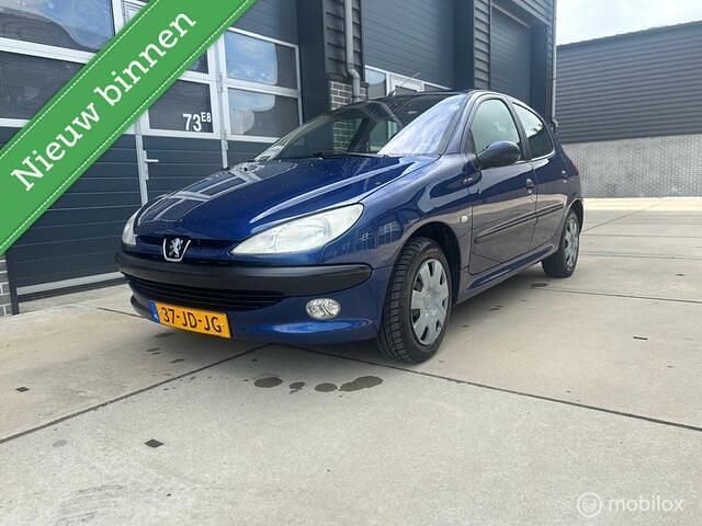 Blauw Gebruikt 2002 Peugeot 206 Hatchback | € 1.750 (Eerlijke prijs) - Afbeelding 1/4