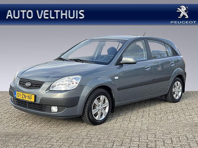 Grijs Gebruikt 2008 Kia Rio Hatchback | € 2.950 (Iets duurder) - Afbeelding 1/4