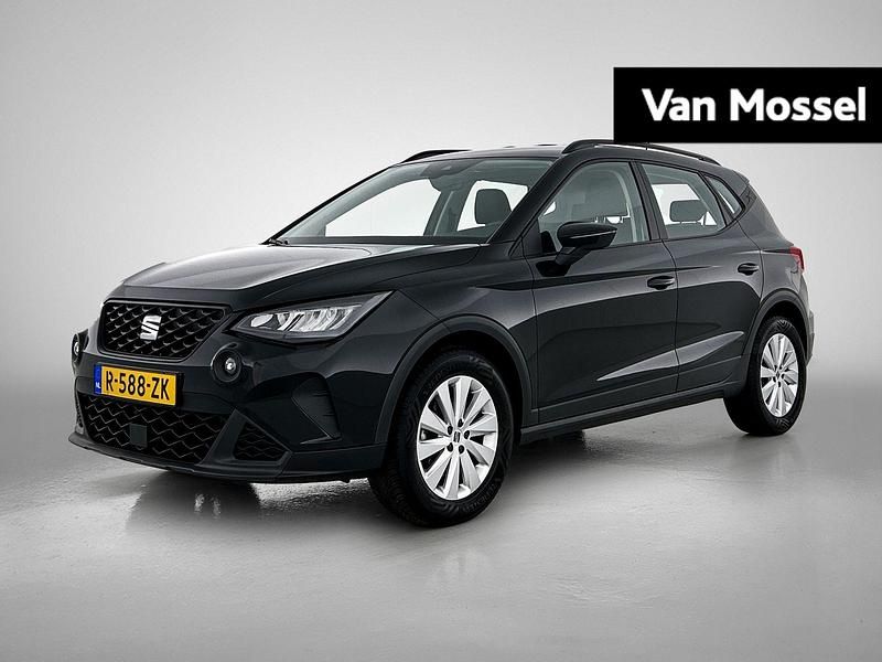 Zwart Gebruikt 2022 Seat Arona Style SUV | € 17.944 (Eerlijke prijs) - Afbeelding 1/4