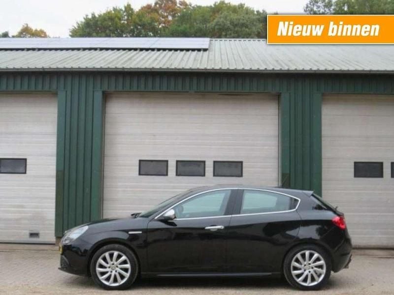 Zwart Gebruikt 2011 Alfa Romeo Giulietta Distinctive Hatchback | € 5.950 (Goede deal) - Afbeelding 1/4