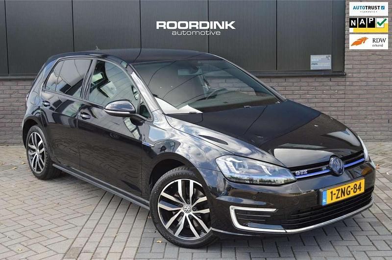 Zwart Gebruikt 2015 VW Golf VII Hatchback | € 14.250 - Afbeelding 1/4