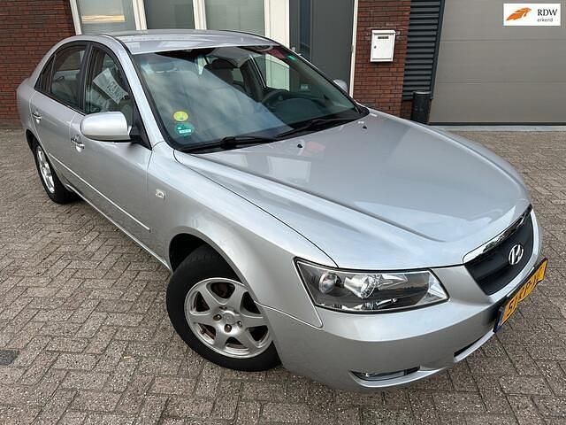 Grijs Gebruikt 2005 Hyundai Sonata Dynamiq Sedan | € 2.750 - Afbeelding 1/4