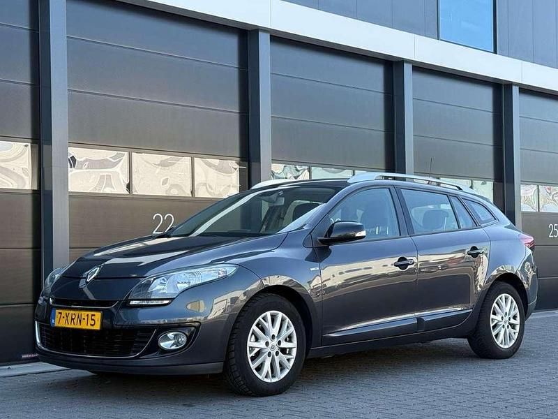 Grijs Gebruikt 2013 Renault Mégane GrandTour Bose Edition Stationwagen | € 3.750 (Eerlijke prijs) - Afbeelding 1/4