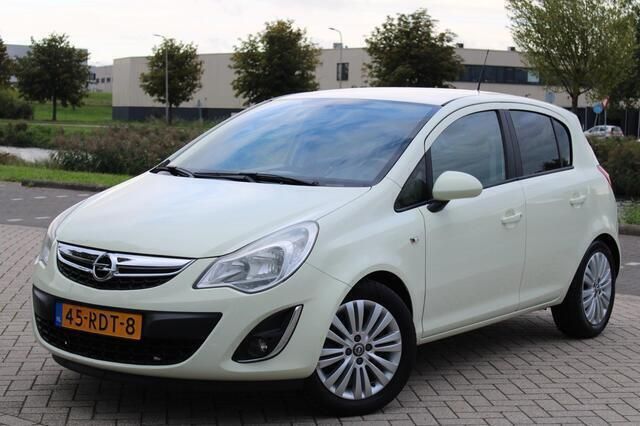 Groen Occasion 2011 Opel Corsa Edition Hatchback | € 5.999 (Iets duurder) - Afbeelding 1/4