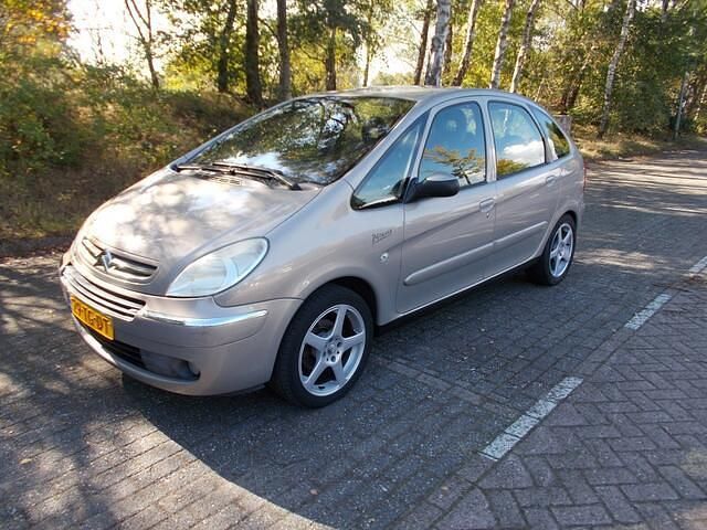 Beige Gebruikt 2006 Citroën Xsara Picasso MPV | € 1.750 (Eerlijke prijs) - Afbeelding 1/4