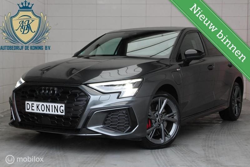 Grijs Gebruikt 2022 Audi A3 Sportback e-tron S-Line Hatchback | € 29.550 (Goede deal) - Afbeelding 1/4