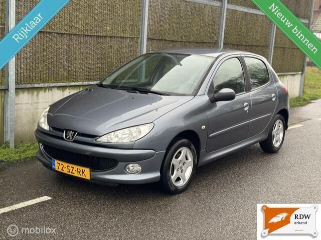 Grijs Gebruikt 2006 Peugeot 206 Hatchback | € 2.450 (Iets duurder) - Afbeelding 1/4