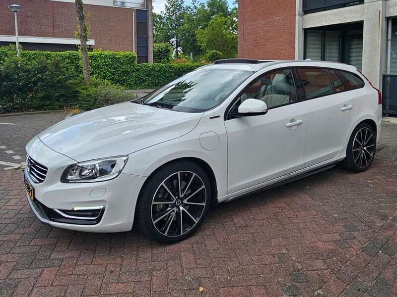 Wit Gebruikt 2015 Volvo V60 Stationwagen | € 11.750 (Iets duurder) - Afbeelding 1/4