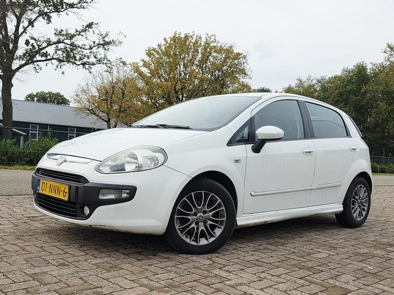 Wit Gebruikt 2010 Fiat Punto Evo Dynamic Hatchback | € 1.999 (Eerlijke prijs) - Afbeelding 1/4