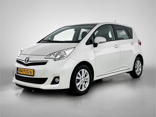 Wit Gebruikt 2011 Toyota Verso-S MPV | € 10.945 (Duur) - Afbeelding 1/4