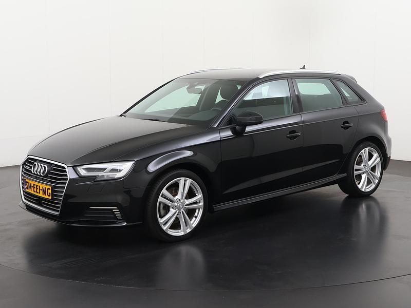 Zwart Gebruikt 2020 Audi A3 Sportback e-tron Sport Hatchback | € 20.945 (Eerlijke prijs) - Afbeelding 1/4