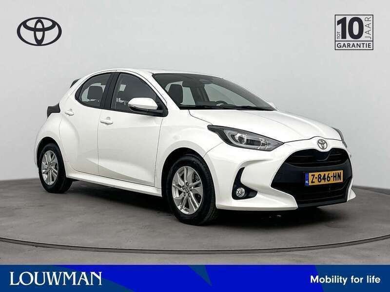 Wit Gebruikt 2024 Toyota Yaris Active Hatchback | € 23.495 (Eerlijke prijs) - Afbeelding 1/3