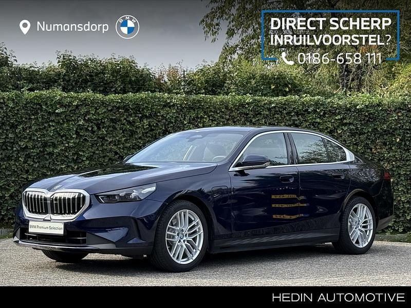 Blauw Occasion 2024 BMW 530e Comfort Edition Sedan | € 56.495 (Super prijs) - Afbeelding 1/3
