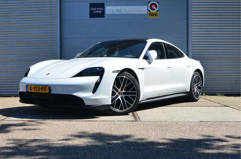 Wit Gebruikt 2021 Porsche Taycan 4S Performance Package Sedan | € 74.999 (Eerlijke prijs) - Afbeelding 1/4