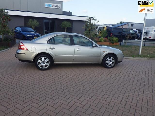Beige Gebruikt 2003 Ford Mondeo Ghia Sedan | € 4.950 - Afbeelding 1/4