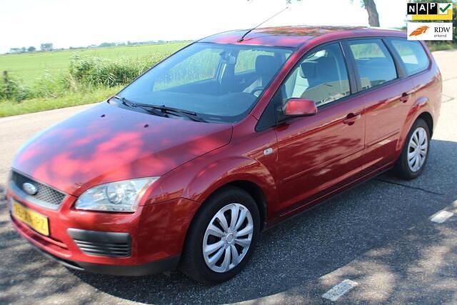 Oranje Occasion 2007 Ford Focus Trend Stationwagen | € 1.699 (Goede deal) - Afbeelding 1/4