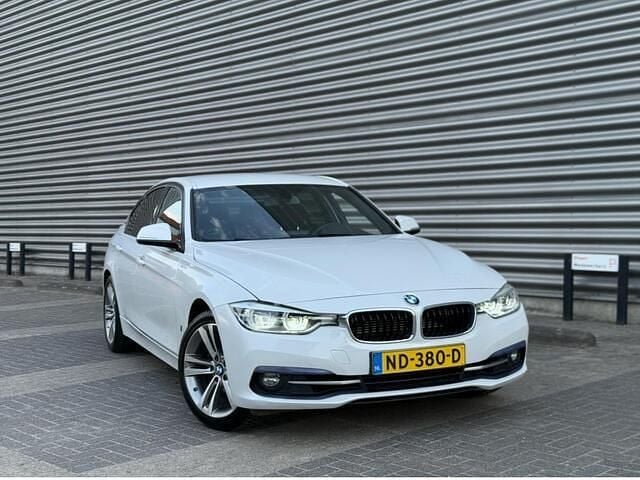 Wit Gebruikt 2016 BMW 330 Executive Sedan | € 10.950 (Super prijs) - Afbeelding 1/4