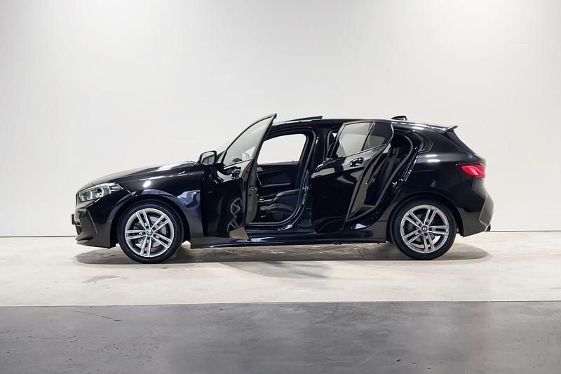 Occasion BMW 118 Executive 140 PK (102 kW) 2022 Zwart (metallic) Hatchback