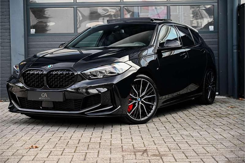 Zwart Gebruikt 2022 BMW M135 M Performance Hatchback | € 46.500 (Iets duurder) - Afbeelding 1/4