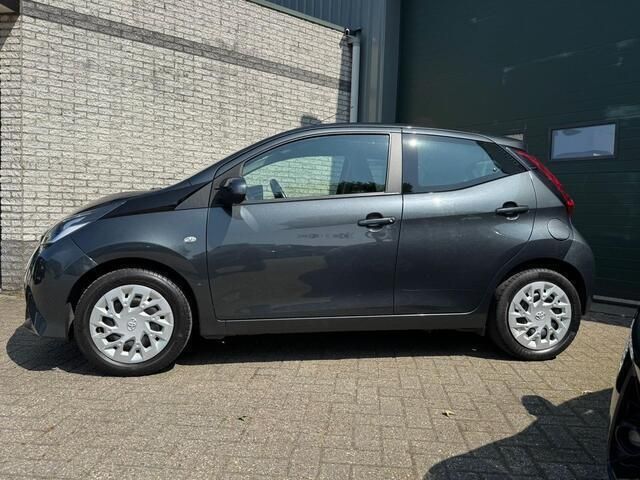 Occasion Toyota Aygo X-play 72 PK (52 kW) 2020 Grijs Hatchback