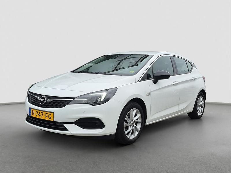 Wit Occasion 2021 Opel Astra Business Elegance Hatchback | € 14.895 (Eerlijke prijs) - Afbeelding 1/4