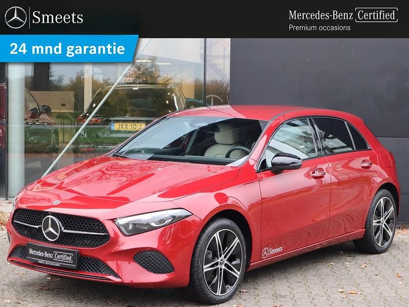 Rood Gebruikt 2025 Mercedes A250 AMG line Hatchback | € 39.888 (Eerlijke prijs) - Afbeelding 1/4