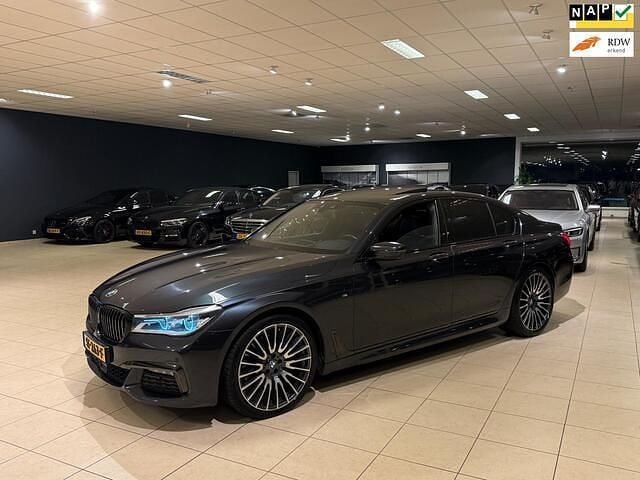 Grijs Gebruikt 2018 BMW 730 M Sport Sedan | € 36.950 - Afbeelding 1/4