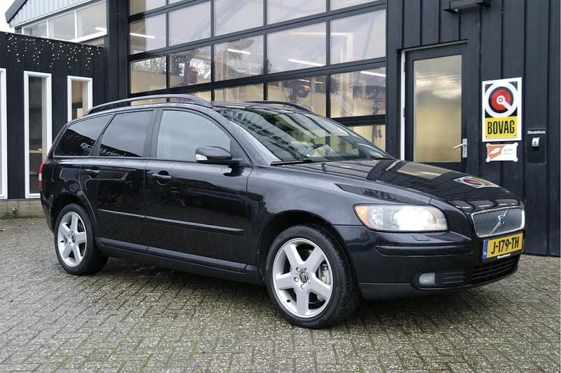 Zwart Gebruikt 2006 Volvo V50 Summum Stationwagen | € 7.589 - Afbeelding 1/4