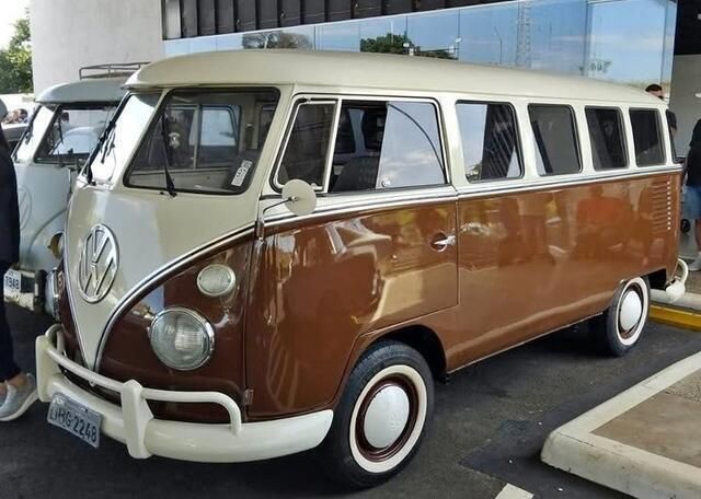 Bruin Gebruikt 1972 VW T2 Van | € 21.500 - Afbeelding 1/4