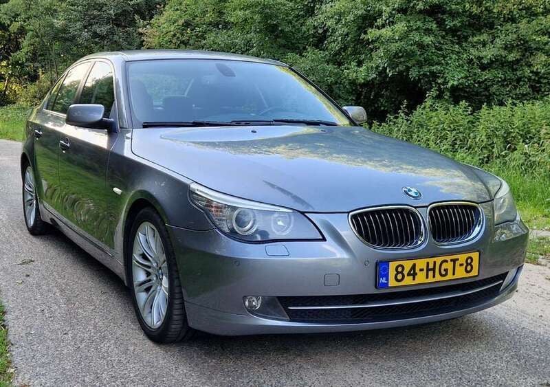 Zilver Gebruikt 2008 BMW 523 Executive Sedan | € 8.250 (Eerlijke prijs) - Afbeelding 1/4