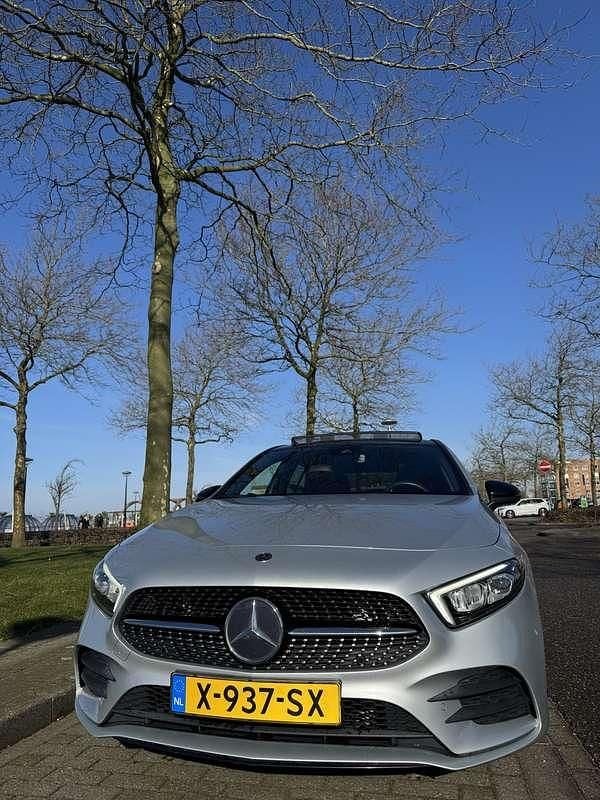 Grijs Gebruikt 2019 Mercedes A180 AMG Stationwagen | € 21.500 (Super prijs) - Afbeelding 1/4