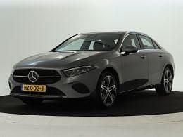 Berggrijs metaalkleur metallic Gebruikt 2024 Mercedes 250 Luxury Sedan | € 34.950 - Afbeelding 1/3