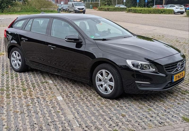Zwart Gebruikt 2016 Volvo V60 Stationwagen | € 17.350 (Eerlijke prijs) - Afbeelding 1/4