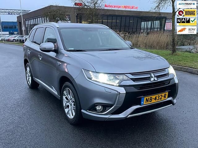 Grijs Occasion 2016 Mitsubishi Outlander SUV | € 15.950 (Eerlijke prijs) - Afbeelding 1/4