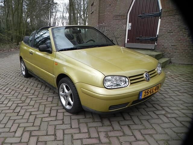 Occasion VW Golf III Trendline 75 PK (55 kW) 1998 Geel Cabriolet