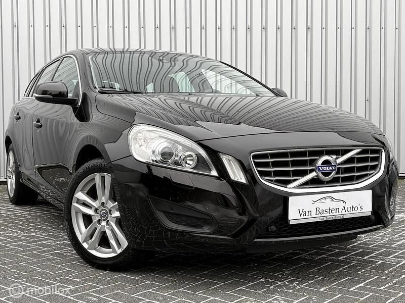 Zwart Occasion 2012 Volvo V60 Momentum Stationwagen | € 8.995 (Eerlijke prijs) - Afbeelding 1/3