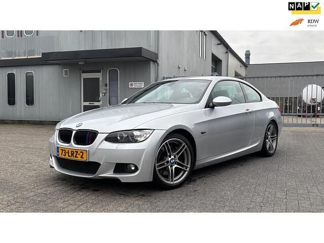 Grijs Occasion 2010 BMW 335 Executive Coupé | € 17.950 (Eerlijke prijs) - Afbeelding 1/4
