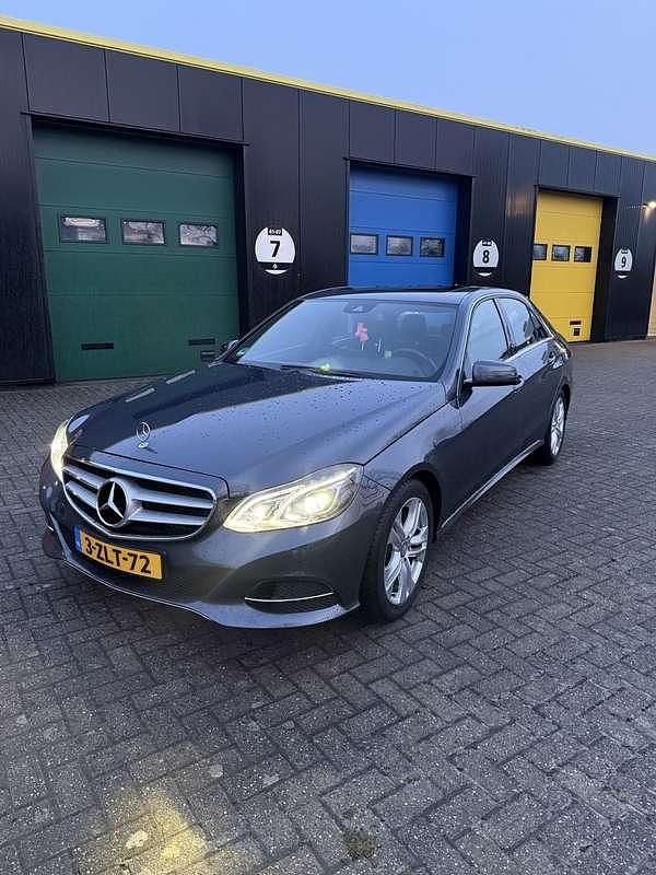 Grijs Gebruikt 2014 Mercedes E350 Stationwagen | € 14.950 (Duur) - Afbeelding 1/4