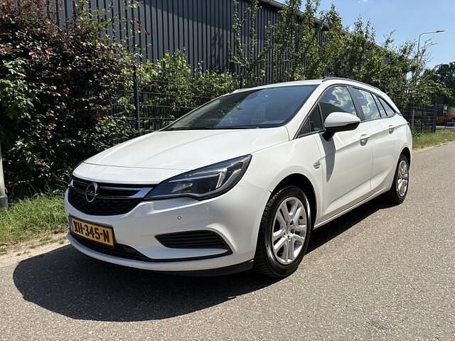 Wit Gebruikt 2019 Opel Astra Edition Stationwagen | € 6.450 (Goede deal) - Afbeelding 1/4