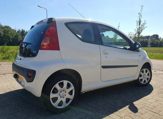 Wit Gebruikt 2009 Peugeot 107 Hatchback | € 2.495 (Eerlijke prijs) - Afbeelding 1/4