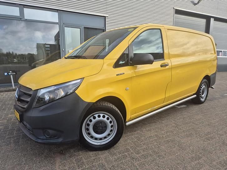 Geel Occasion 2020 Mercedes e-Vito MPV | € 6.999 - Afbeelding 1/4