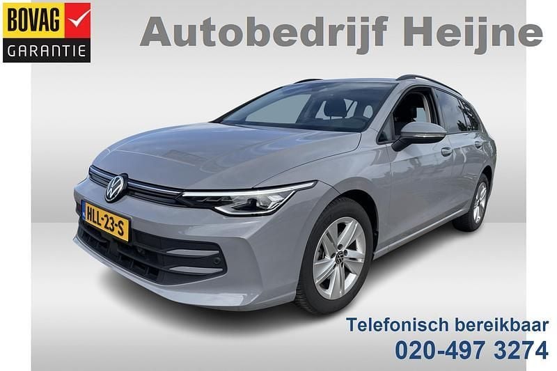 Grijs Gebruikt 2024 VW Golf VIII Life Stationwagen | € 27.945 (Goede deal) - Afbeelding 1/4